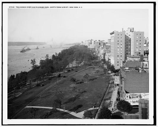 Aeriel view of Riverside Park, New York, ca. 1909.